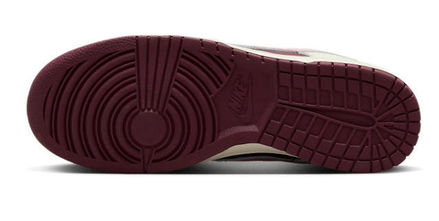 Nike Dunk Low Premium 'Valentine's Day 2023' | Love Letter DR9705-100